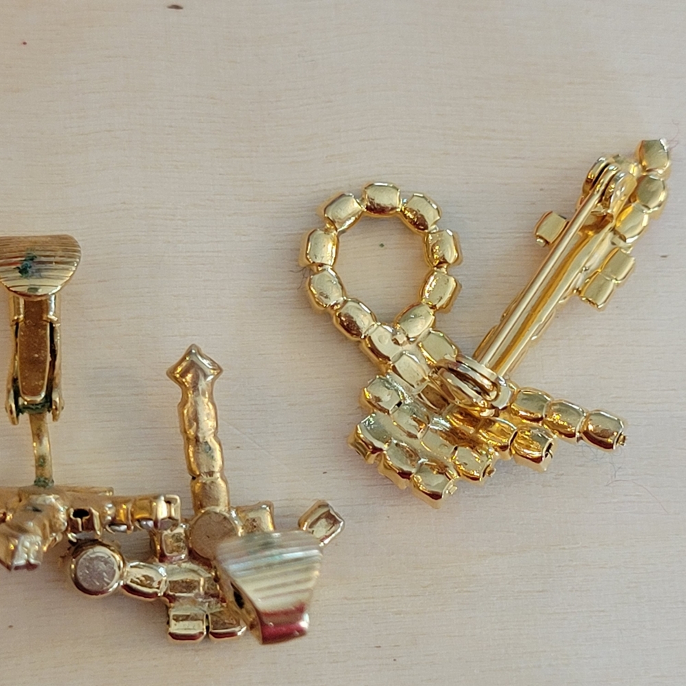 Christmas Jewelry Vintage to Now ~ Clip-On Earrings (2pr) & Brooch ~ Rhinestones - Picture 8 of 16